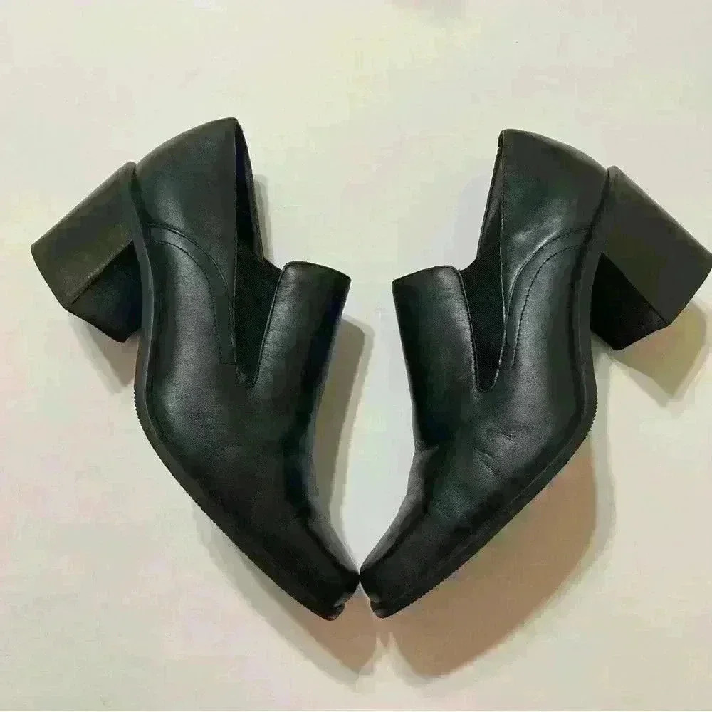 Nicole black leather slip on block heel Brazilian vintage court shoes Size 9.5 M